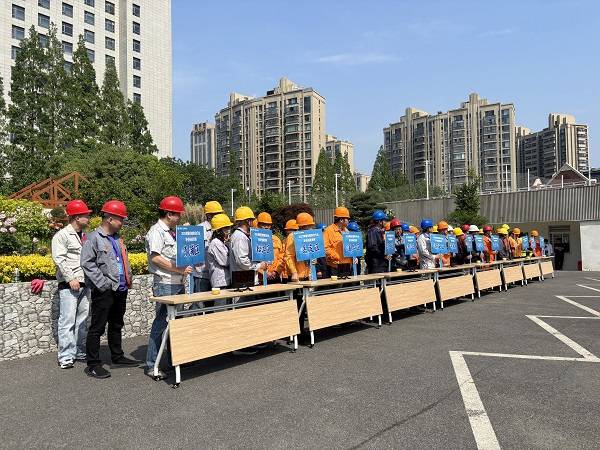 情景模擬賽場上比拼白蟻防治功力<strong></p>
<p>白蟻防治</strong>，16支隊(duì)伍48名技術(shù)尖兵同臺(tái)競技:白蟻防治